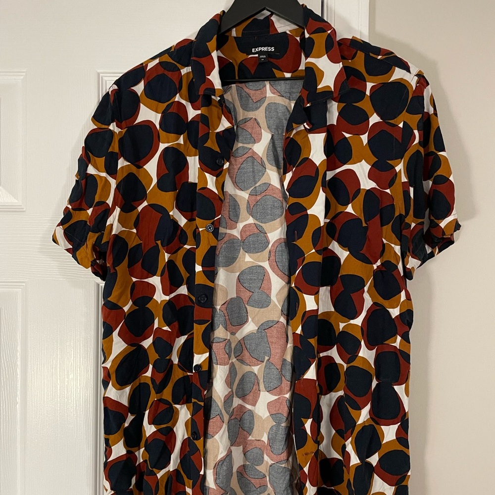 Express short sleeve button up